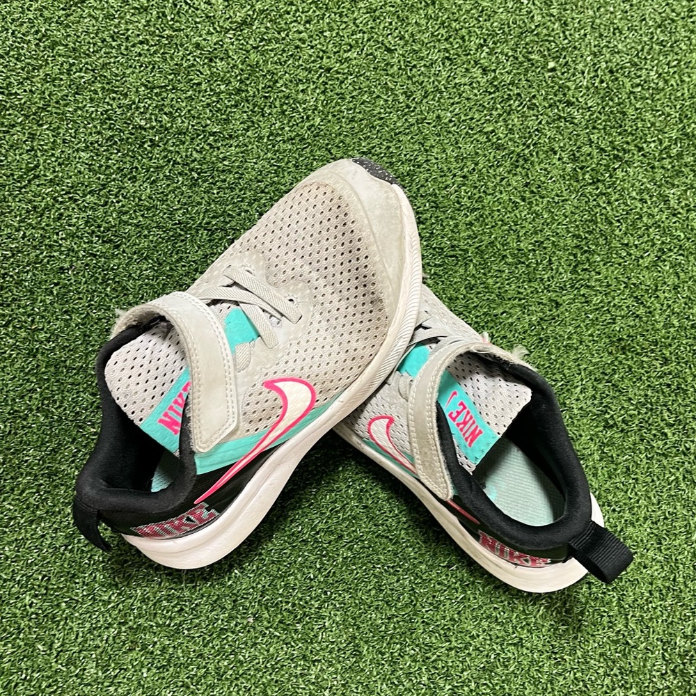Nike Toddler Girls Shoes Size 12 Grey